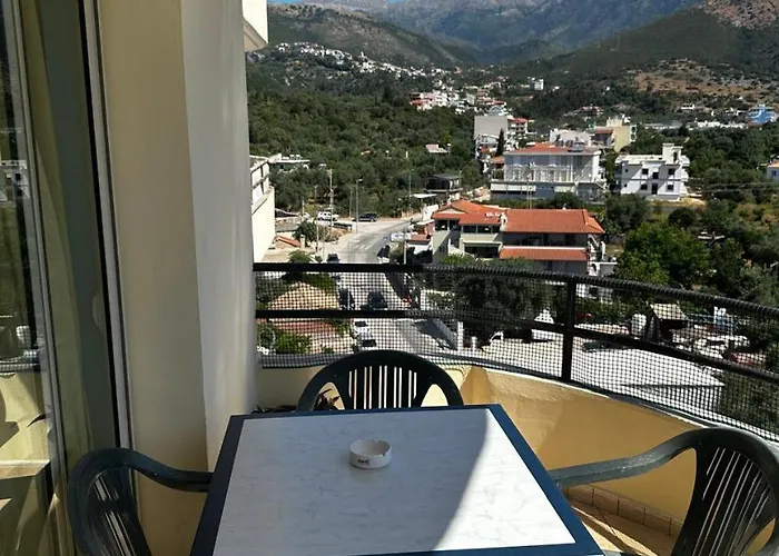 Boni * Himare